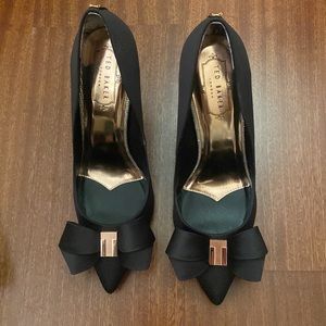 Ted Baker London black bow pumps 39 brand new